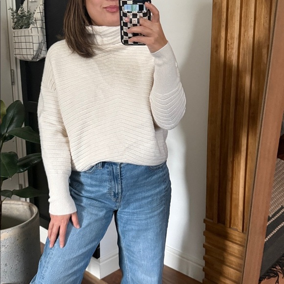 Nordstrom Sweaters - Nordstrom Signature 100% cashmere Cropped Mock Neck Sweater. Size M